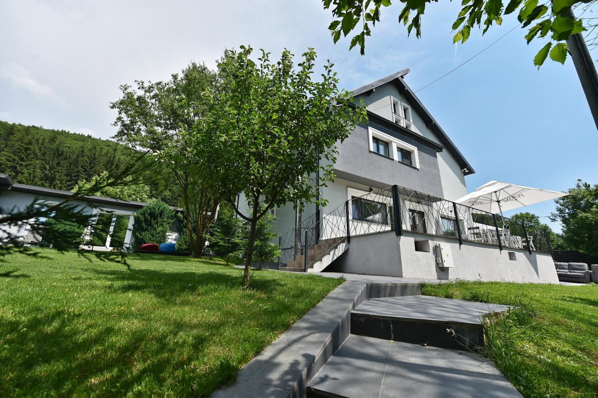 Mira By Atra Bed & Breakfast Tesila ภายนอก รูปภาพ